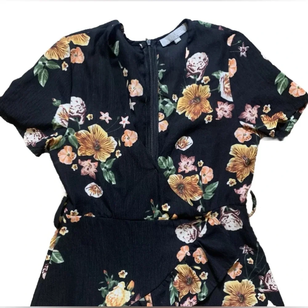 Womens Dress With Ruffle Detail And Floral Print Size Small